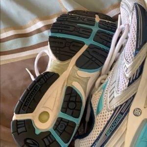 Brooks Shoes - Brooks universal platform size 6.5 medium Brooks Shoes - Brooks universal platform size 6.5 medium